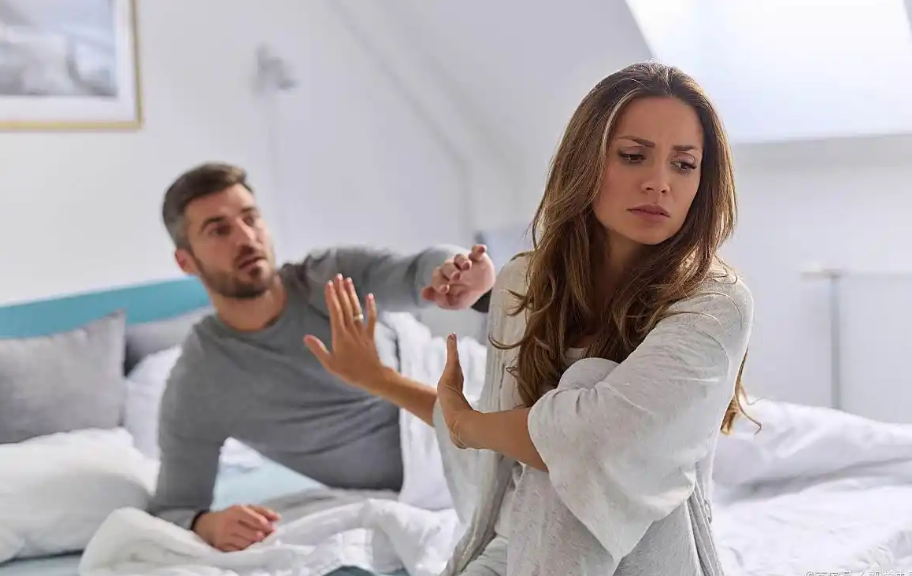 武汉市私人调查：婚内女方与他人同居要怎样处理